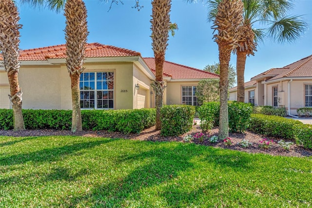 view of front of home featuring a front lawn and a garage