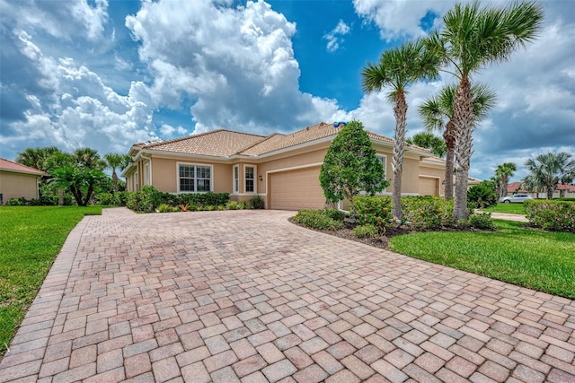 view of front facade featuring a garage and a front yard