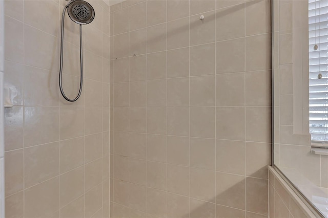 details featuring a tile shower