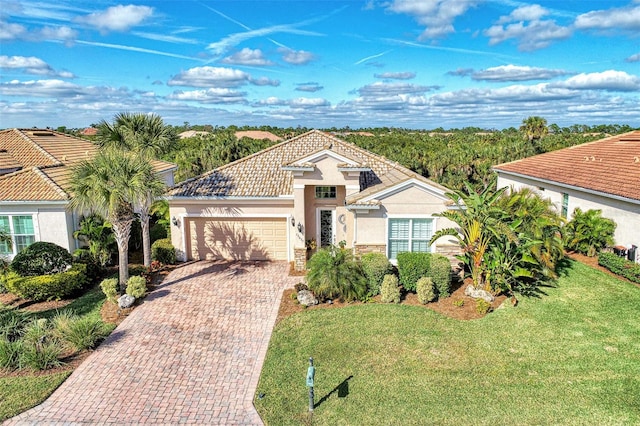 view of front of property featuring a front yard and a garage