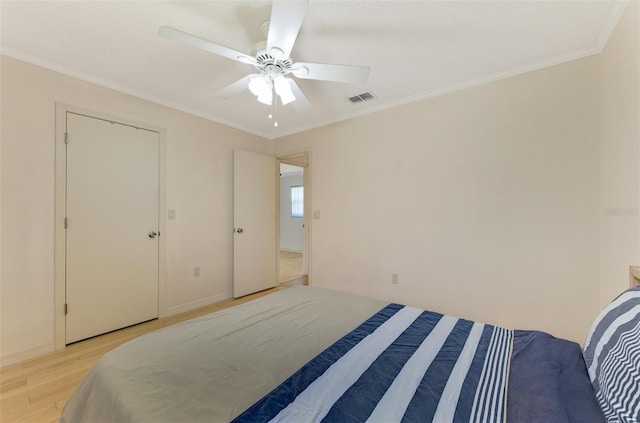 bedroom featuring ornamental molding, light hardwood / wood-style flooring, and ceiling fan