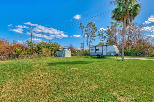 view of yard featuring a storage shed