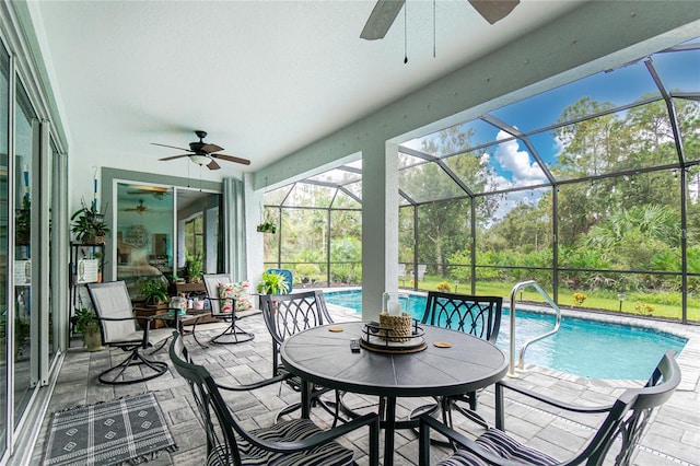 sunroom with a swimming pool and ceiling fan