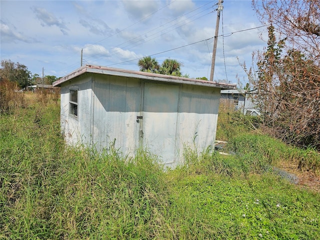 view of outbuilding