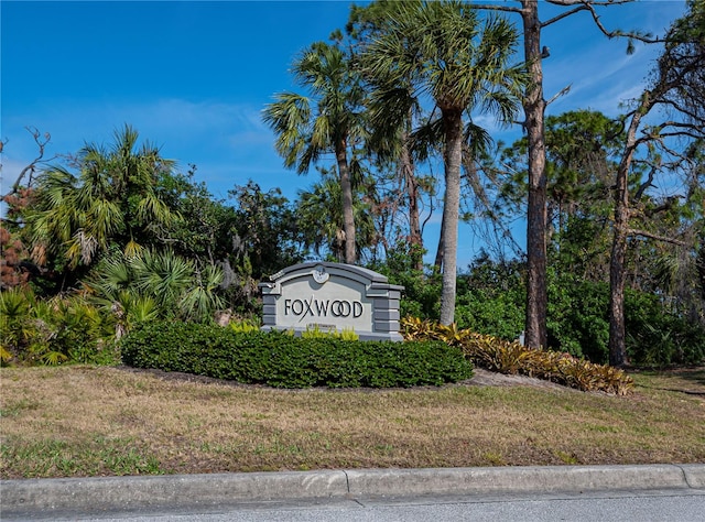 community sign featuring a lawn