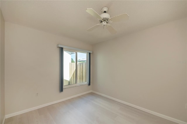 unfurnished room featuring light hardwood / wood-style floors and ceiling fan