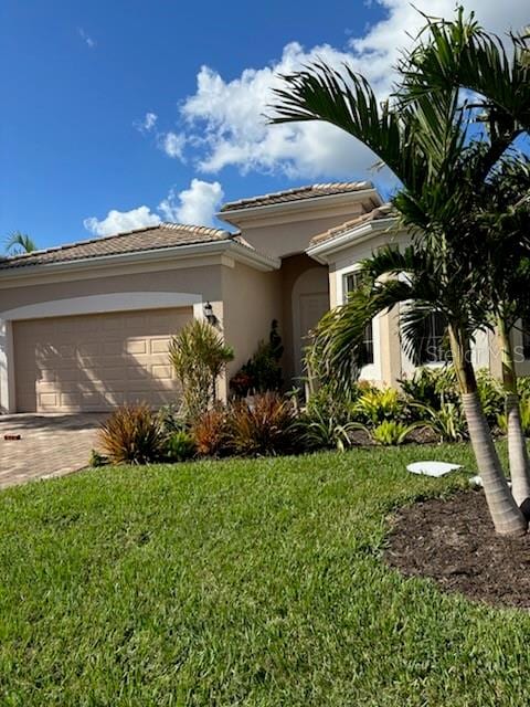 view of front of home featuring a front lawn and a garage