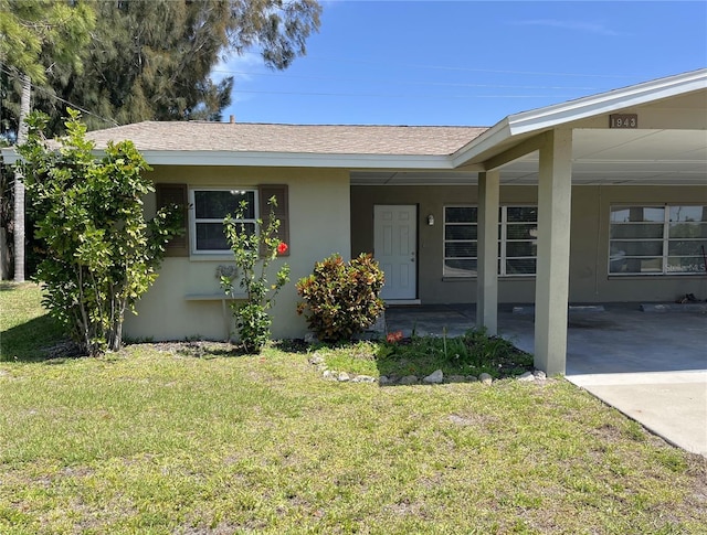 view of front facade with a front yard and covered porch