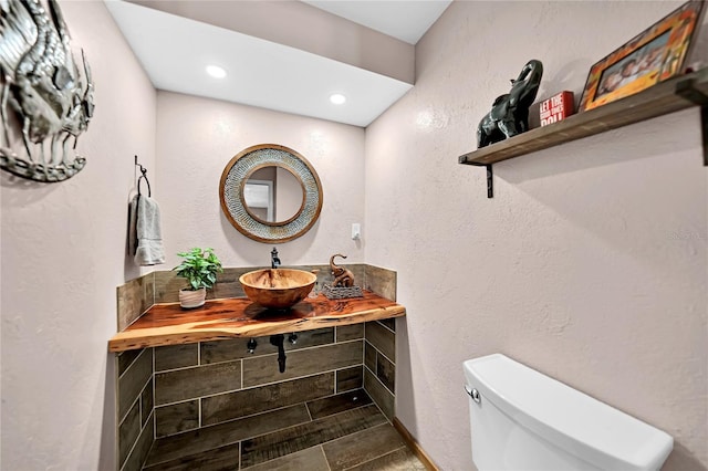 bathroom featuring sink and toilet