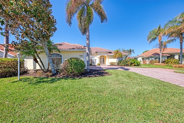 view of front facade featuring a front yard and a garage