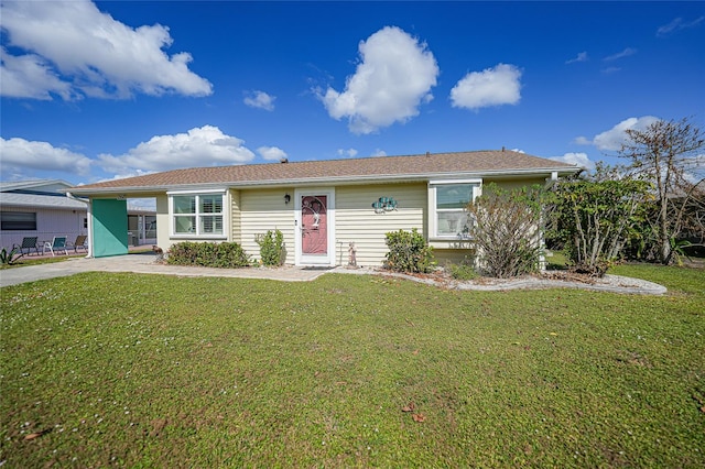 ranch-style house featuring a front lawn