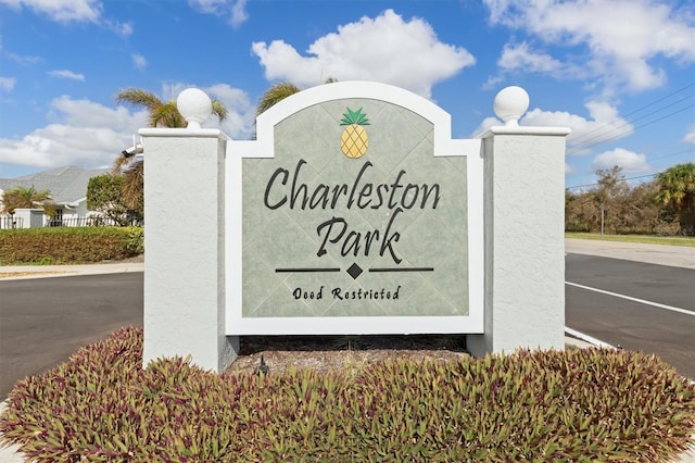 view of community / neighborhood sign