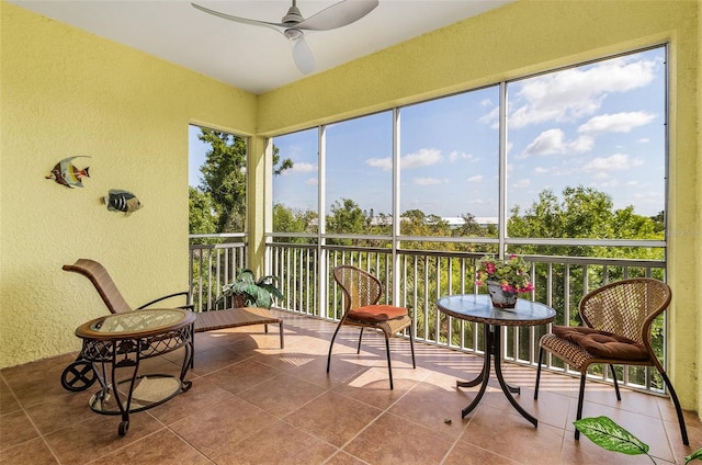 sunroom featuring ceiling fan