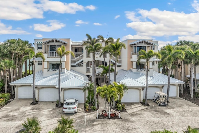 view of front of home featuring a balcony