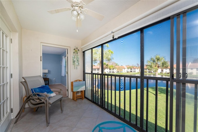 sunroom / solarium featuring ceiling fan