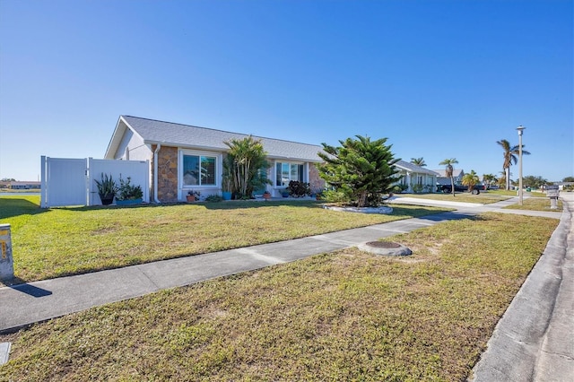 view of front facade featuring a front yard