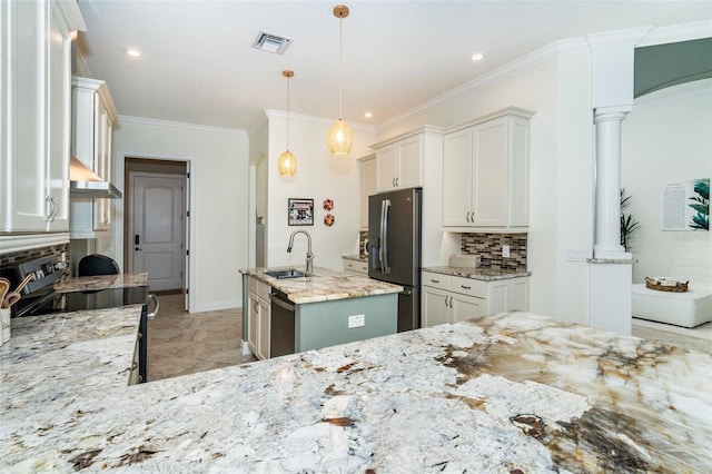 kitchen featuring sink, a kitchen island with sink, stainless steel appliances, white cabinets, and decorative light fixtures