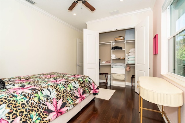 bedroom with dark wood-type flooring, ornamental molding, a closet, and ceiling fan