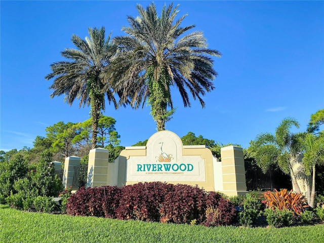 view of community / neighborhood sign