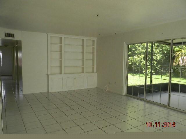 unfurnished room with built in shelves