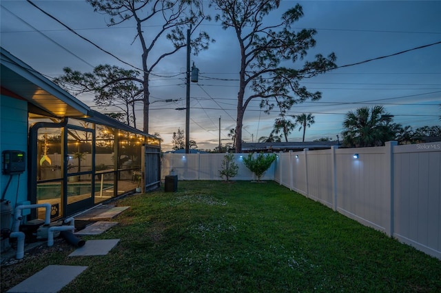 view of yard at dusk