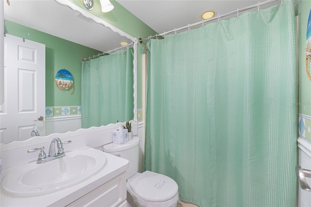 bathroom with a shower with curtain, vanity, and toilet