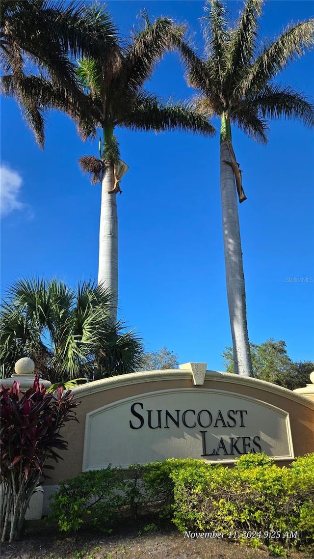 view of community / neighborhood sign