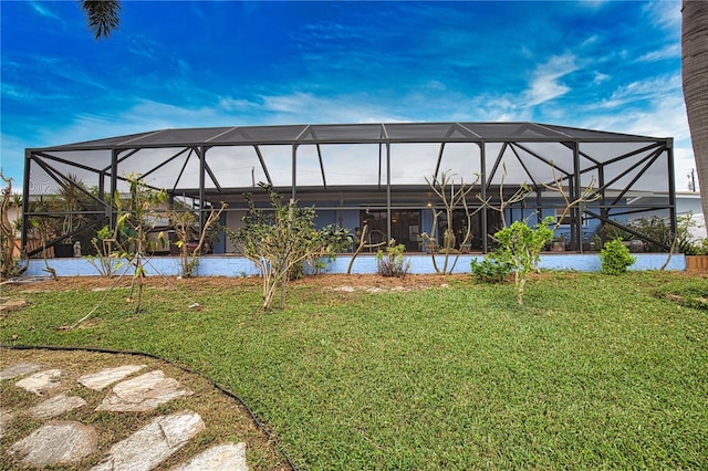 view of yard with a lanai