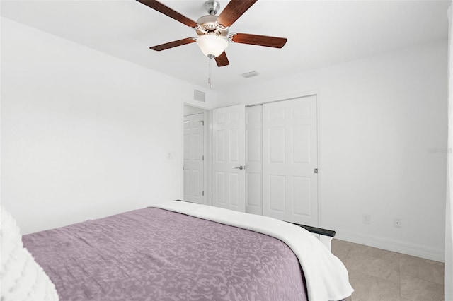 bedroom featuring a closet and ceiling fan