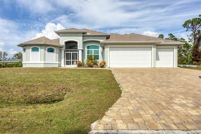 view of front of property featuring a garage and a front yard