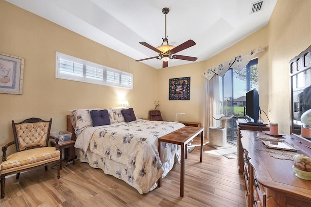 bedroom featuring light hardwood / wood-style floors and ceiling fan