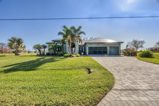 view of front of property featuring a front yard and a garage