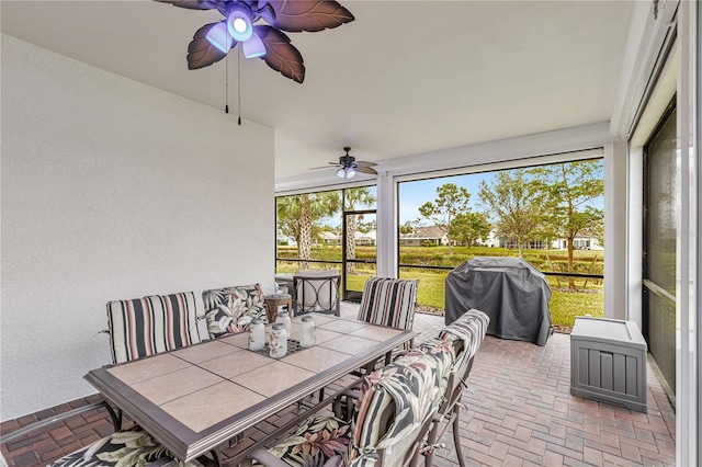 sunroom with ceiling fan