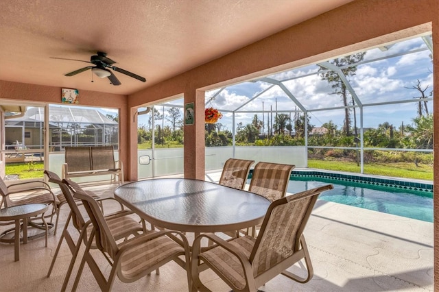 sunroom with a swimming pool and ceiling fan