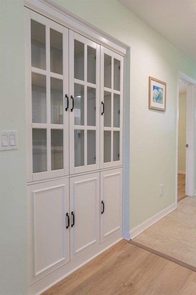 details featuring hardwood / wood-style flooring