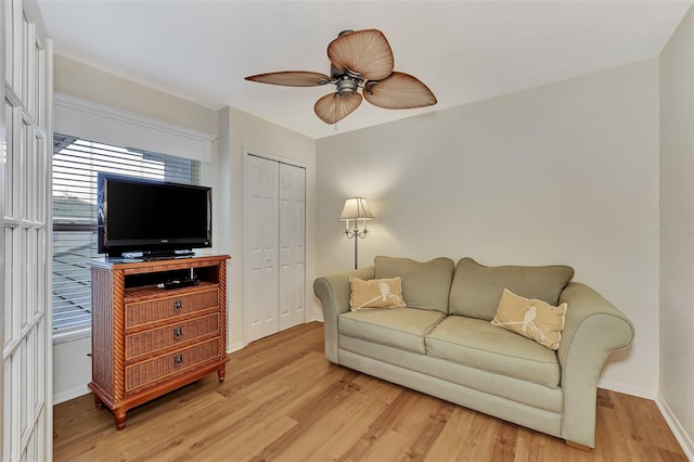 living room featuring light hardwood / wood-style floors and ceiling fan