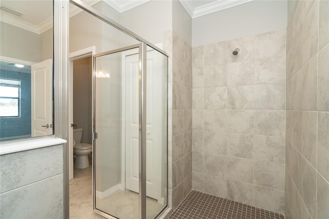 full bath with visible vents, toilet, a shower stall, and crown molding