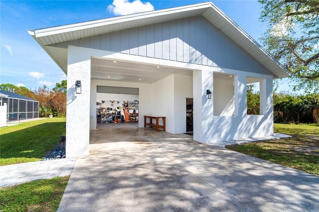 view of front facade featuring a front lawn and a carport