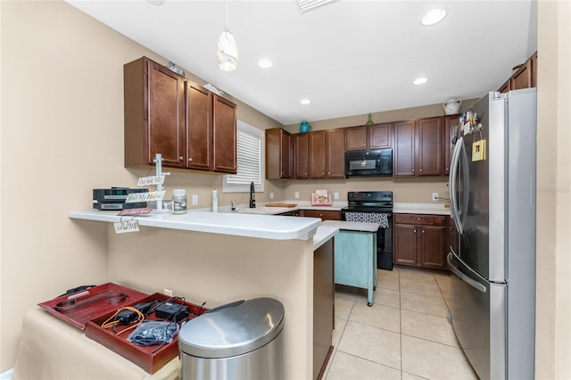 kitchen with black appliances, sink, decorative light fixtures, kitchen peninsula, and a breakfast bar area