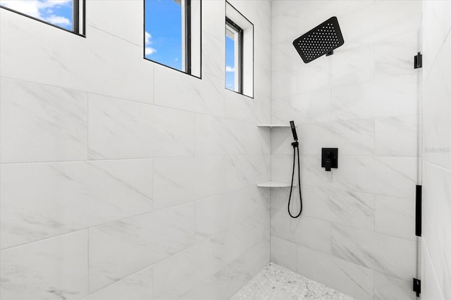 bathroom featuring a tile shower