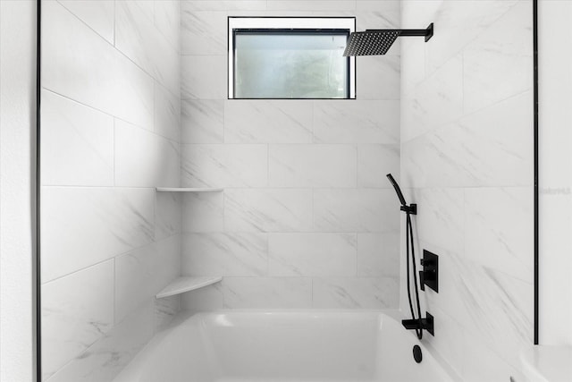 bathroom featuring tiled shower / bath