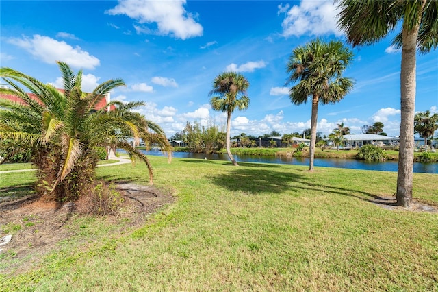 view of yard featuring a water view