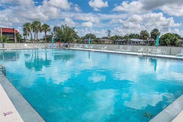 view of swimming pool