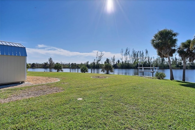 view of yard featuring a water view