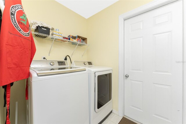 13515 Keystone Blvd, Port Charlotte, FL 33981 - laundry room featuring washing machine and clothes dryer and light tile patterned flooring