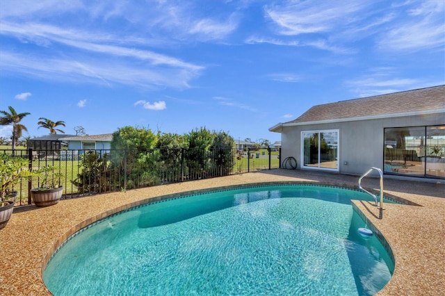 view of swimming pool