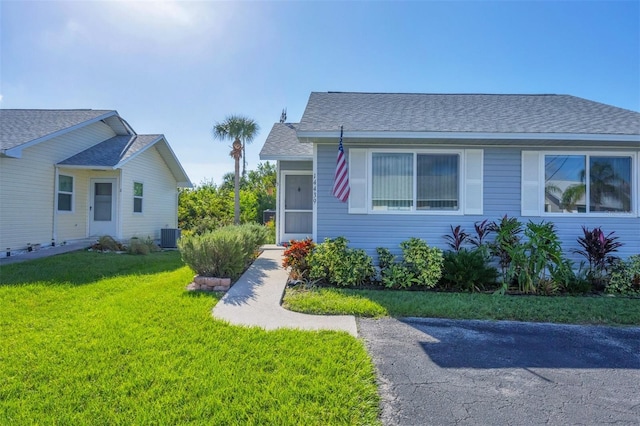 view of front of home with a front lawn