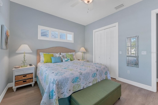 bedroom with ceiling fan, a closet, and hardwood / wood-style floors