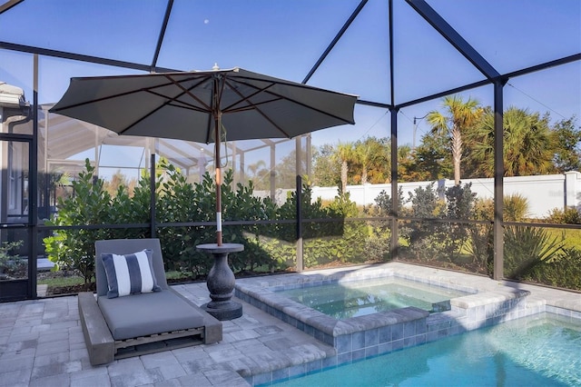 view of pool featuring an in ground hot tub, a patio, and a lanai