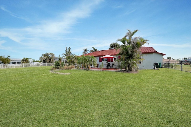 view of yard featuring a patio